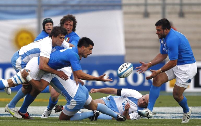 Giocatori di rugby impegnati in un'azione